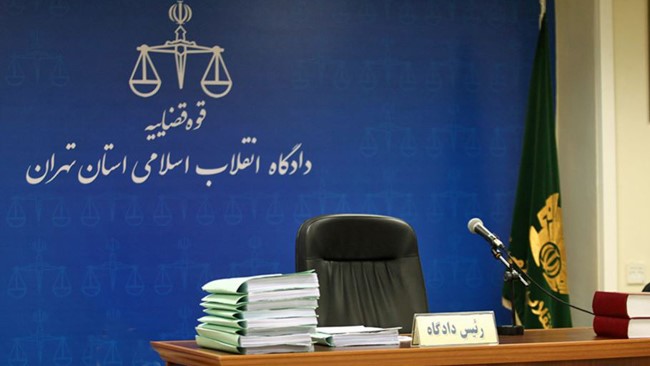 چند روز پس از مرگ متهمی به نام سعید خادمی هنگام محاکمه در شعبه 29 دادگاه انقلاب تهران شاهدان عینی این حادثه جزئیات بیشتری از آنچه که اتفاق افتاده را بازگو می‌کنند.