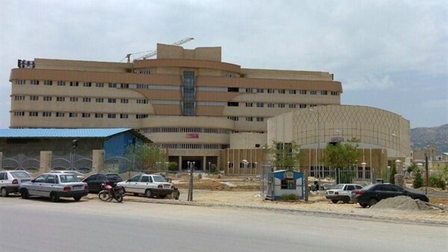 بامداد امروز پرستار بیمارستان شهید جلیل یاسوج توسط یک همراه بیمار زخمی شد و در بخش «ای.سی.یوی» این بیمارستان بستری شد.