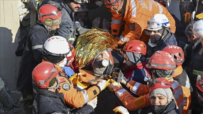 تیم‌های امدادی در قهرمان‌ماراش ۱۹۸ ساعت پس از زلزله دو برادر را از زیر آوار نجات دادند.