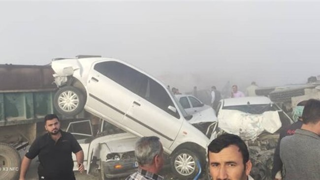 دیشب به علت لغزندگی جاده یاسوج-بابامیدان، تصادف زنجیره‌ای ۱۲ خودرو رخ داد.