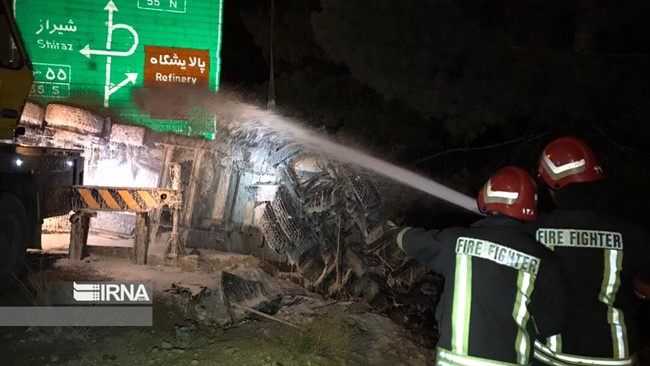 سرپرست سازمان آتش نشانی و خدمات ایمنی شهرداری شیراز گفت: یک تانکر حامل میعانات گازی در جاده شیراز زرقان حوالی پالایشگاه واژگون شد.