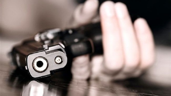 مرد جوان در اقدامی هولناک با کلت کمری در پارکینگ خانه به همسرش شلیک و پس از ارتکاب قتل، به زندگی خود نیز پایان داد.