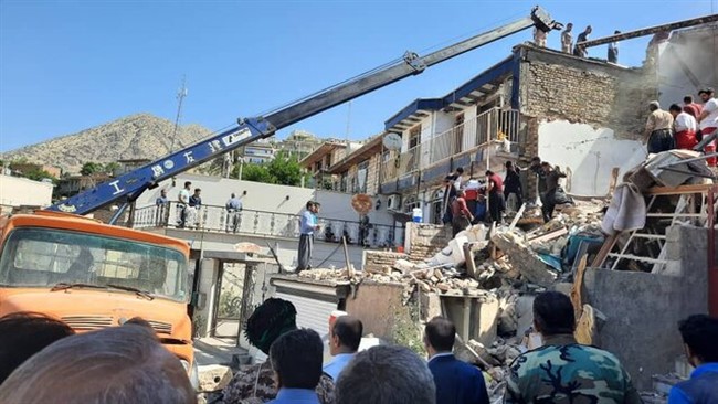 یک واحد مسکونی در خیابان امیرالمومنین(ع) زاهدان در پی انفجار فرو ریخت.
