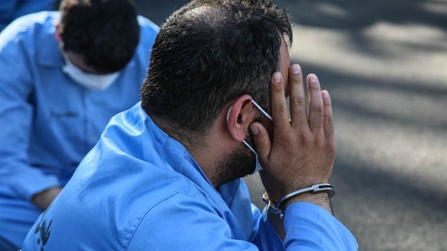 جانشین پلیس آگاهی تهران بزرگ از دستگیری مرد سابقه داری که خود را در فضای مجازی به زنان، مربی موسیقی معرفی و پس از سرقت اموالشان متواری می‌شد، خبر داد.