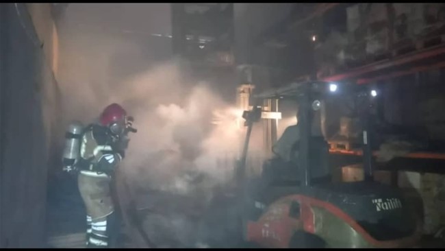 رییس سازمان آتش نشانی و خدمات ایمنی شهرداری شیراز گفت: در پی آتش سوزی ساختمان پنج طبقه در شیراز سه نفر فوت و پنج نفر دچار مصدومیت شدید شدند.