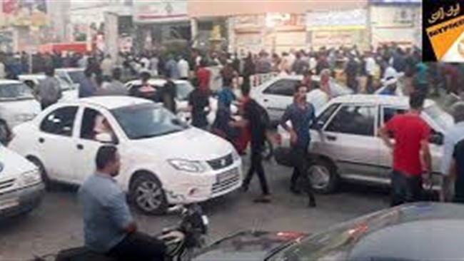 فرمانده انتظامی استان یزد از دستگیری اراذل و اوباش و عاملان نزاع و درگیری در بلوار شهید صدوقی شهر یزد طی کمتر از ۱۰ ساعت خبر داد.