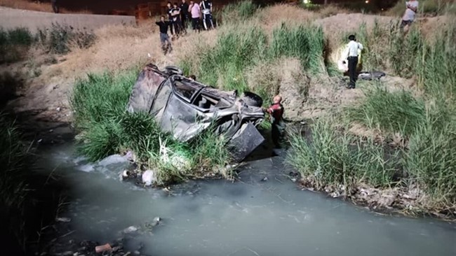 حادثه برخورد شدید یک دستگاه ۴۰۵ با یک دستگاه پراید در کمربندی شیراز مصدومیت شدید دو راننده را به همراه داشت.