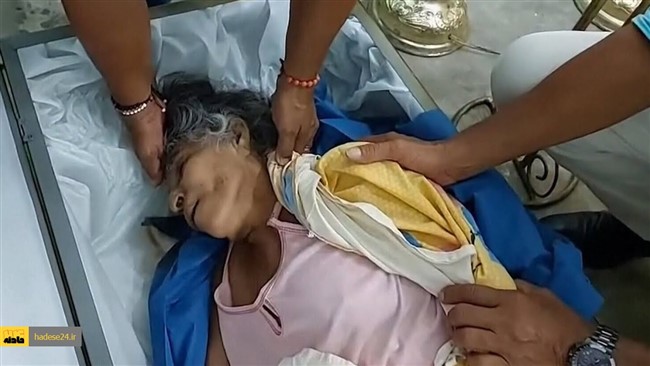زن ۷۶ ساله اکوادوری، چند روز پس از آن که زنده شدن در مراسم تشییع جنازه‌ خود حاضران را شوکه کرد، روز جمعه درگذشت.
