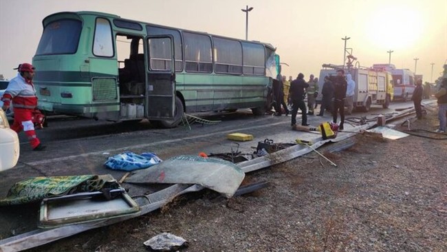 مرگ ۲ تن و مصدومیت  ۱۲نفر در برخورد اتوبوس با نیوجرسی در بزرگراه تهران- قم
