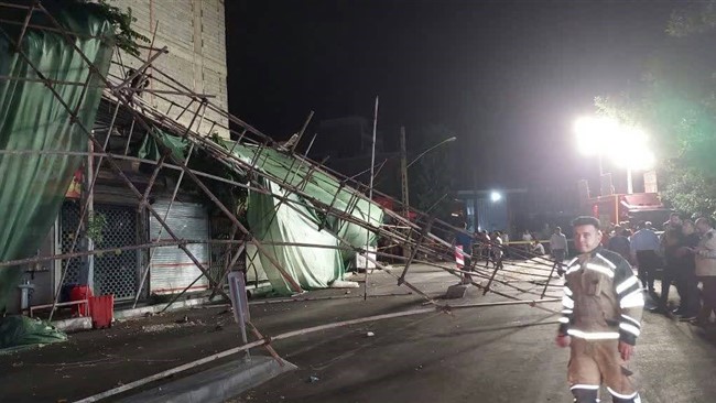 سخنگوی سازمان آتش‌نشانی شهرداری تهران از ریزش داربست‌ ساختمان ۶ طبقه در خیابان نظام آباد، خبر داد.
