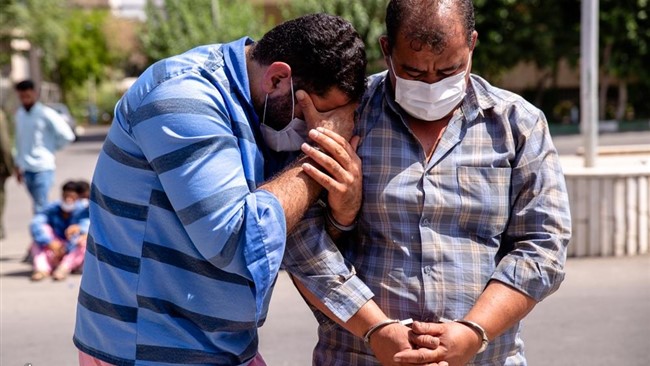رئیس پلیس آگاهی پایتخت از دستگیری دو زورگیر حرفه‌ای در جنوب تهران خبر داد.