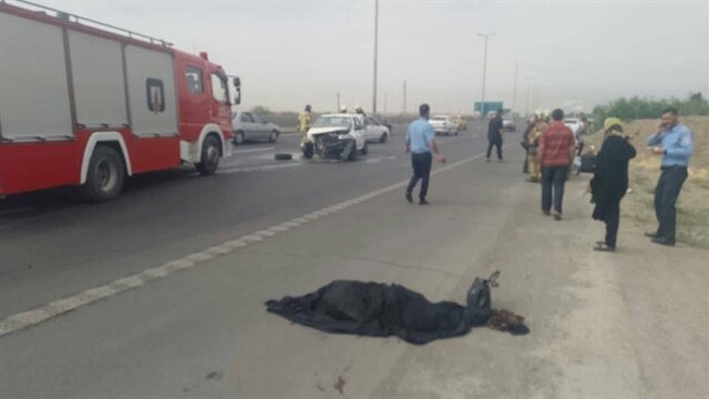 واژگونی و حریق یک دستگاه وانت پراید در شرق تهران منجر به مرگ راننده شد.