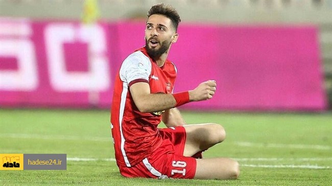 مهاجم فصل قبل پرسپولیس می گوید یحیی گل‌محمدی از یک ماه قبل به او گفته بود جدا شود.