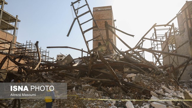 ریزش ساختمان‌های غیرمجاز در محله خلازیر «شهرک احمدیه» موجب کشته شدن ۵ نفر از جمله ۲ نفر از کارکنان نیروی انتظامی و ۲ نفر نیروی سامانه ۱۳۷ شهرداری تهران شد.