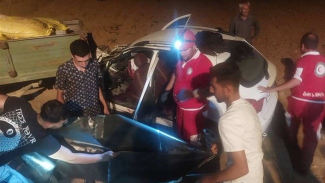 در تصادف خودروی ساینا با تراکتور در محور سنقر به همدان سه نفر جان خود را از دست دادند و دو نفر نیز مصدوم شدند.