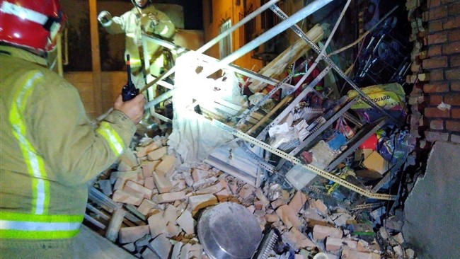 رئیس اورژانس پیش بیمارستانی و مدیر حوادث دانشگاه علوم پزشکی دزفول گفت: انفجار خانه‌ای در منطقه کوی زیباشهر دزفول، منجر به مصدوم شدن و سوختگی مردی ۳۵ ساله شد.