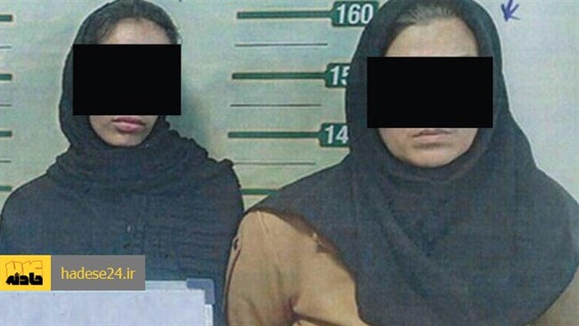 2 زن کلاهبردار بعد از اینکه نیمی از سکه‌های تقلبی خود را در تهران به فروش رساندند و برای فروش 103 سکه تقلبی طلا عازم مشهد شدند، اما در این شهر به دام پلیس افتادند.