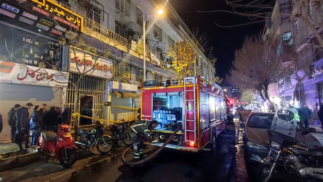 سخنگوی سازمان آتش نشانی و خدمات ایمنی شهرداری تهران از آتش سوزی یک مجتمع تجاری ویژه عرضه لوازم الکتریکی در بازار تهران خبر داد.