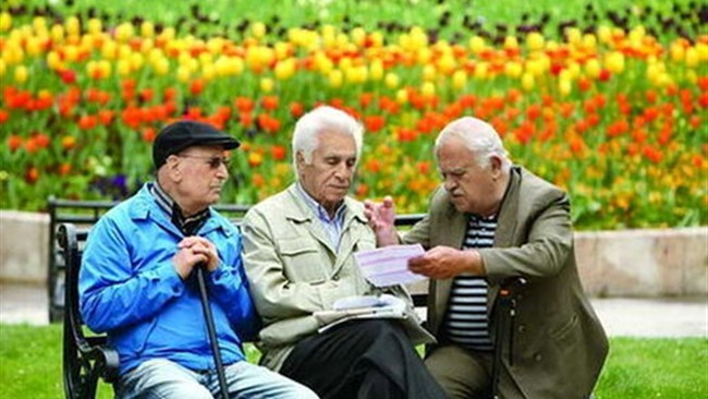 سخنگوی کمیسیون تلفیق لایحه بودجه ۱۴۰۳ گفت: کف حقوق کارمندان دولت ۱۰ میلیون تومان و سقف حقوق خالص پرداختی‌اش ۷۰ میلیون تومان شد. بازنشستگان کف حقوق‌شان ۹ میلیون تومان است.