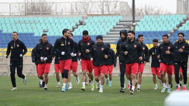 اوسمار ویه‌را اولین روز سرمربیگری خود را با یک تصویر متحد و دسته‌جمعی به پایان رساند.