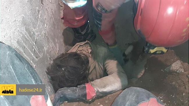 کارگری پس از سقوط از ارتفاع یک ساختمان در حال ساخت در شهر «کرمان»، به طرز معجزه‌آسایی نجات یافت.