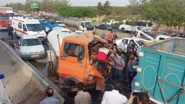 رئیس پلیس راه خراسان رضوی گفت: لغزندگی جاده منجر به برخورد زنجیره‌ای پنج دستگاه خودروی سواری در ورودی مشهد شد.