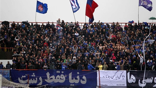 یکی از هواداران داماش گیلان در جریان بازی امروز این تیم مقابل پارس جنوبی دچار حمله قلبی شد.
