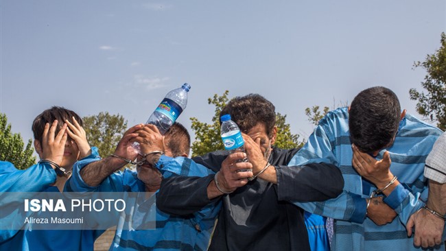 فرمانده انتظامی شهرستان شهریار از دستگیری ۱۷ نفر از اعضای شرکتی هرمی در شهریار خبر داد و گفت: بیشتر افراد دستگیرشده اتباع غیرمجاز هستند که با نگه‌داشتن نفرات عضوشده در این شرکت، اقدام به اخاذی از خانواده‌ها و بستگان آنان می‌کردند.