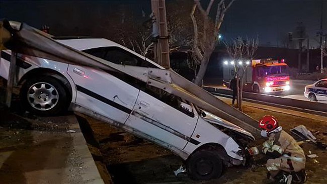 به گزارش پلیس راه بوکان، شب گذشته حین مسابقه سرعت میان دو ماشین‌ در بلوار ساحلی بوکان، طی یک حادثه دو نفر عابر پیاده جان خود را از دست داده و حال نفر سوم وخیم گزارش شده است.