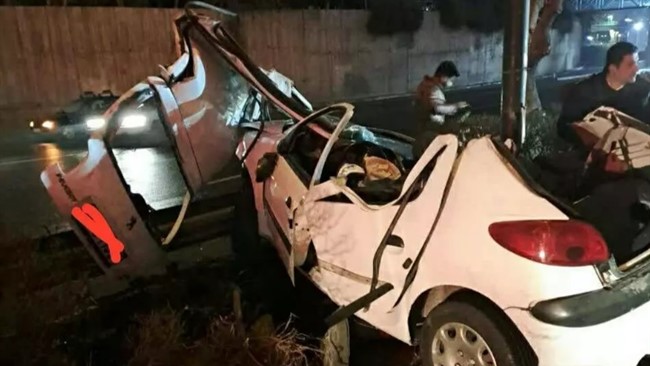 سخنگوی سازمان آتش نشانی و خدمات ایمنی شهرداری تهران از تصادف ۲ دستگاه خودرو سواری در بزرگراه همت خبر داد و گفت: این حادثه ۲ کشته برجا گذاشت.