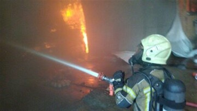 رئیس سازمان آتنش نشانی و خدمات ایمنی شهرداری رشت گفت: ۲۸ آتش نشان با تلاش ۳ ساعته موفق شدند آتش سوزی ۲ خانه در خیابان شریعتی رشت را خاموش کنند.