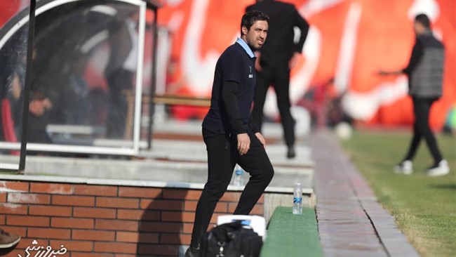 خسرو حیدری ستاره سابق استقلال از هدایت تیم خوشه طلایی کناره‌گیری کرد.