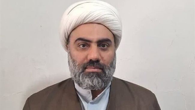 رئیس دادگستری خوزستان از دستگیری متهمی که حمزه اکرمی، معاون حوزۀ علمیه ماهشهر در شهرستان سیراف را به قتل رسانده بود به‌همراه خودروی به سرقت رفته از مقتول در بوشهر خبر داد.