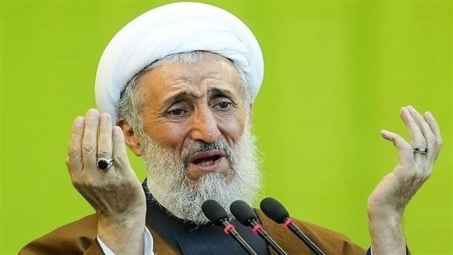 سایت تابناک، وابسته به محسن رضایی در انتقاد از حضور کاظم صدیقی در نماز جمعه روز گذشته نوشت.