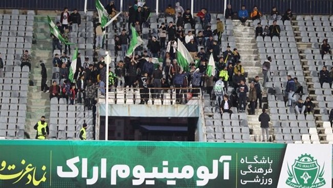 تیم های فوتبال آلومینیوم و پرسپولیس در حالی روز جمعه به مصاف هم می روند که ورزشگاه امام خمینی اراک در حال بازسازی است.