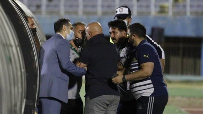 مدیر تیم فوتبال آلومینیوم اراک نسبت به انتخاب داور وسط و کمک داور دوم در دیدار این تیم مقابل تراکتور ابراز نگرانی کرد.