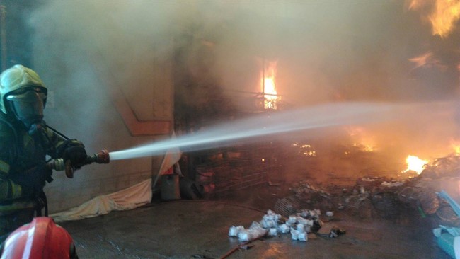 آتش‌سوزی آرایشگاه زنانه در مجتمع تجاری ۲۰واحدی با تلاش آتش‌نشانان دو ایستگاه آتش‌نشانی مهار و خاموش شد.
