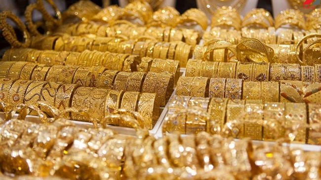 قیمت طلا و سکه روز یکشنبه با کاهش قیمت دلار همراه شد و در روند کاهشی قرار گرفت.