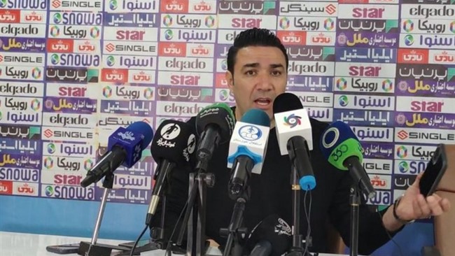 سرمربی استقلال ضمن حضور در نشست خبری پیش از دیدار با ذوب‌آهن اصفهان، به سوالات خبرنگاران درباره مسائل فنی تیم و حواشی اخیر پاسخ داد.