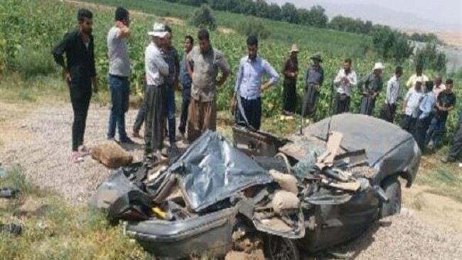 به دنبال واژگونی یک دستگاه سواری حامل کارگران زن کشاورزی در محور دهدشت به گچساران، دو نفر جان باختند و سه نفر زخمی شدند.