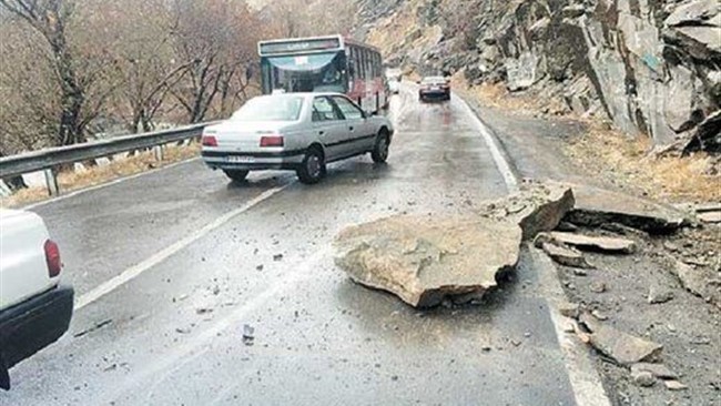 سخنگوی اورژانس مازندران گفت: ریزش سنگ بر روی خودروی عبوری در محور کندوان ۳ مصدوم بر جای گذاشت.