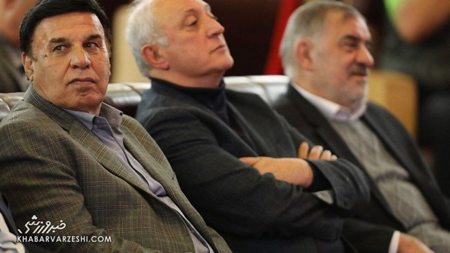 پرویز مظلومی،پس از جدا شدن از این تیم حرف‌های جنجالی بر زبان آورد.
