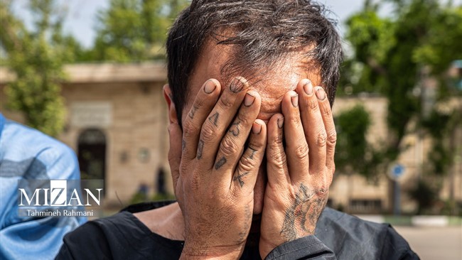 متهم به ۸۳ فقره سرقت از مجتمع‌ های مسکونی شهر مشهد امروز با تلاش ماموران کلانتری شهرک فراجا در مشهد دستگیر شد.