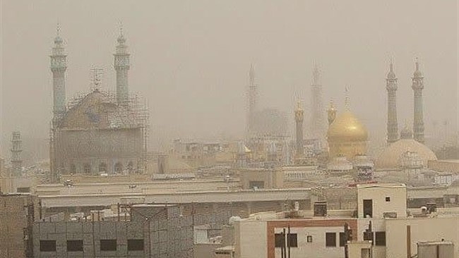 قم در سایه بی‌توجهی‌ها و کمبود اعتبارات برای بیابان‌زدایی و گسترش درختکاری به محاصره ریزگردها درآمده و روزهاست آلودگی‌ها نفس مردم را تنگ کرده است.