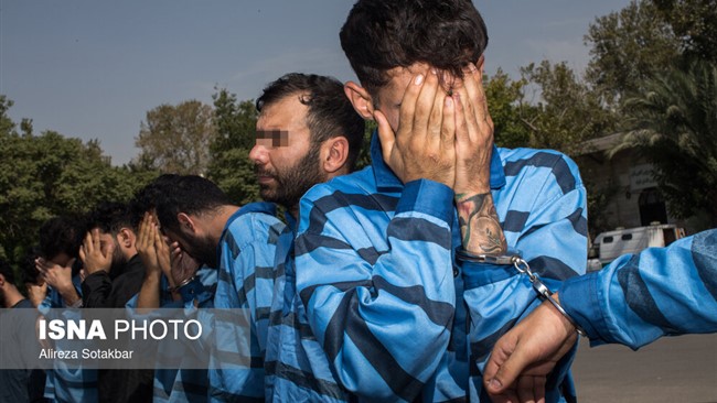 سرهنگ «سعید راستی» در این باره گفت: ماموران پایگاه سوم پلیس اطلاعات تهران اخباری در خصوص درگیری فردی در خیابان مدنی که باعث ایجاد رعب و وحشت شده بود دریافت و مامورین پیگیری این مهم را در دستور کار خود قرار دادند.