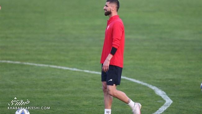 میلاد سرلک روز جمعه در تمرین پرسپولیس حاضر شد.