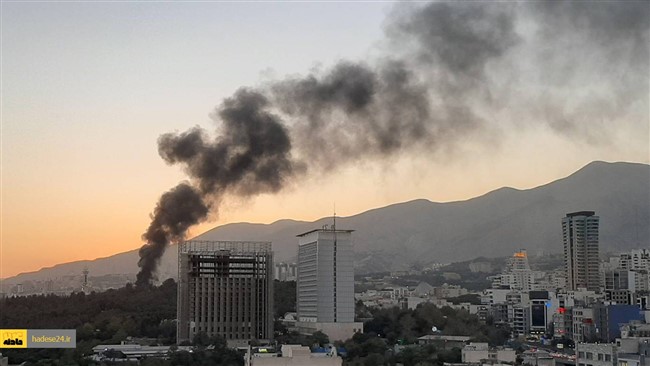 از دقایقی قبل دود سیاه منتشر شده بر فراز محوطه نمایشگاه بین‌المللی تهران از آتش سوزی گسترده‌ای در آنجا حکایت دارد.