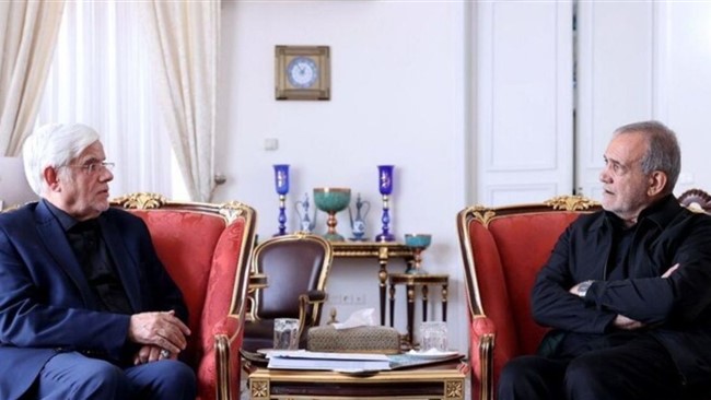 این روزها اخبار متفاوتی از لیست کابینه مسعود پزشکیان منتشر می شود که تاکنون صحت هیچکدام تایید نشده است. در این لیست ها اسامی اسحاق جهانگیری، عبدالناصر همتی،‌ علیرضا تابش در میان وزرای احتمالی دولت چهاردهم به چشم می خورد.