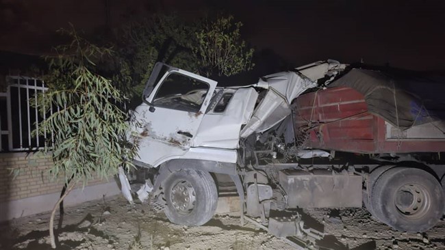 رئیس اورژانس ۱۱۵شهرستان کازرون گفت :تصادف تریلی با خودرو های سواری حوالی روستای مشتان کازرون ۲ کشته و سه مصدوم به همراه داشت.