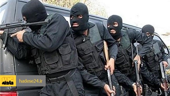 فرمانده انتظامی شهرستان بهارستان از رهایی خانواده گروگان گرفته شده از دست فرد مسلح در سلطان آباد خبر داد.